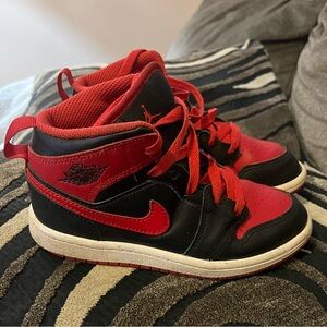 Air Jordan 1 Mid Sneakers